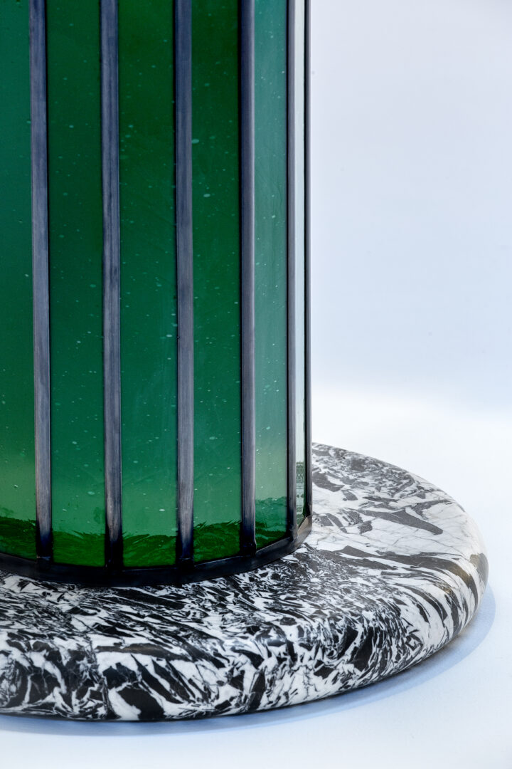 Design staanlamp in glas-in-lood – ontw. Maarten De Ceulaer – ©Laila Pozzo for Doppia Firma (Interesse? Neem contact op.)