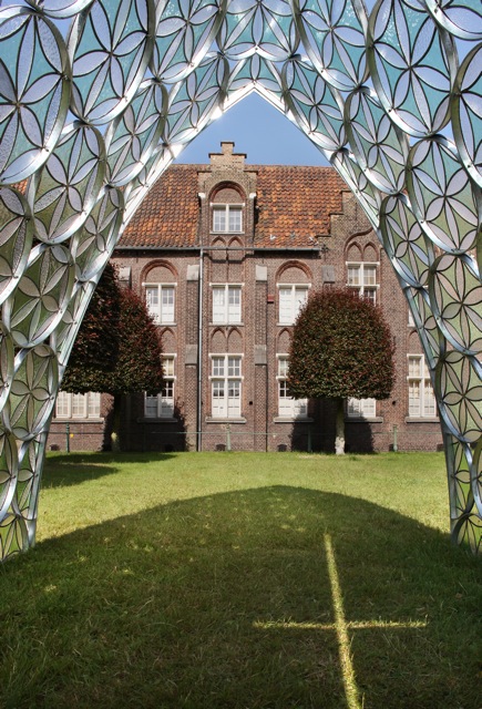 ‘Kapel’ in glas-in-lood – ontw. Arch. Geert De Groote – © Filip Dujardin (Interesse? Neem contact op.)
