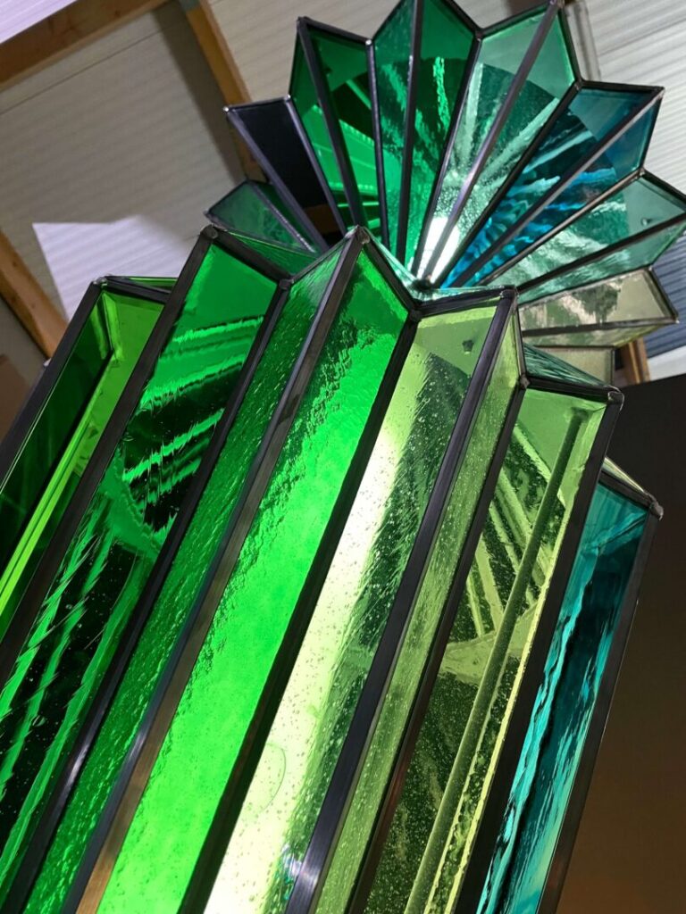 Puntig-groen-kunstwerk-van-Jana-Roos-Lichtfestival-Gent